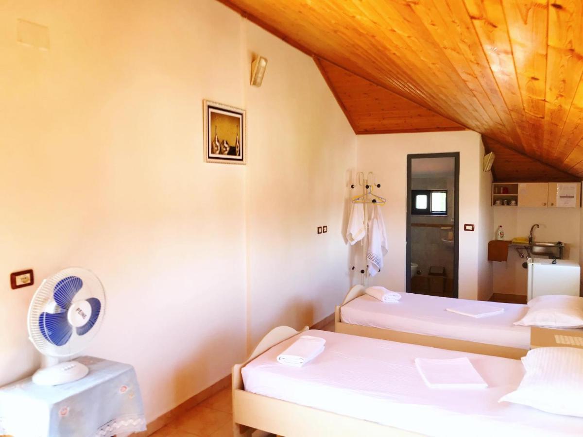 Vila Aliaj Special Rooftop Room For Two Durres Exterior photo