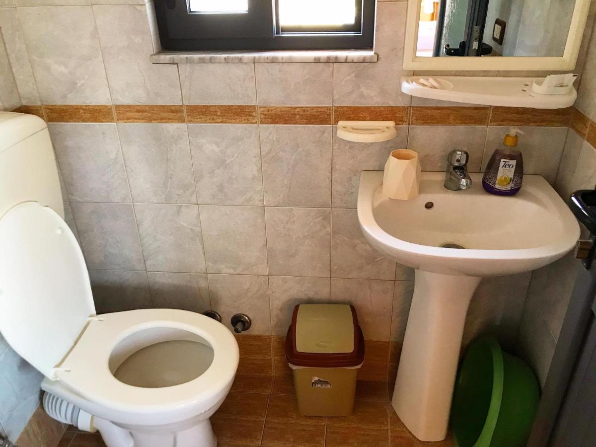Vila Aliaj Special Rooftop Room For Two Durres Exterior photo