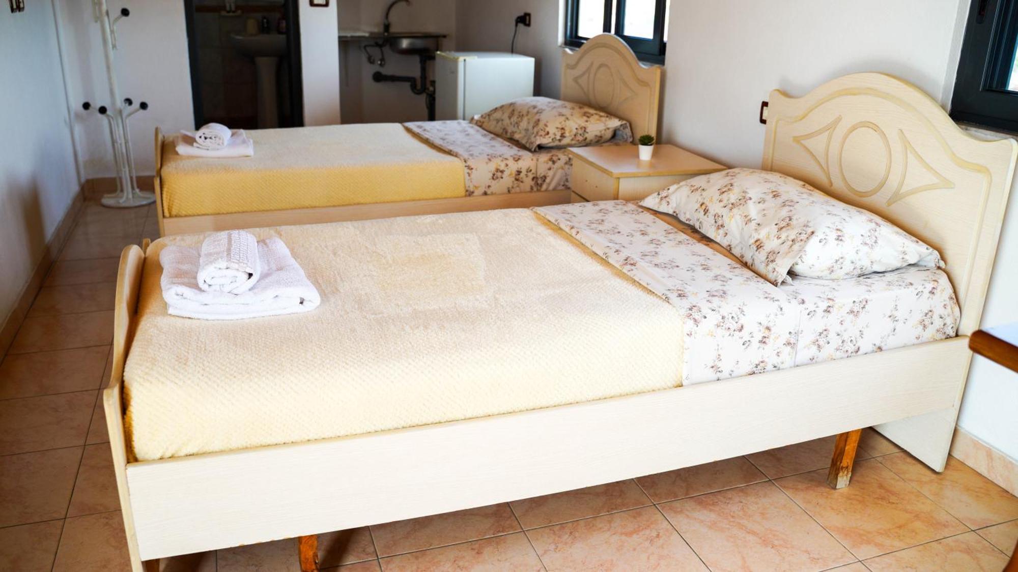 Vila Aliaj Special Rooftop Room For Two Durres Exterior photo