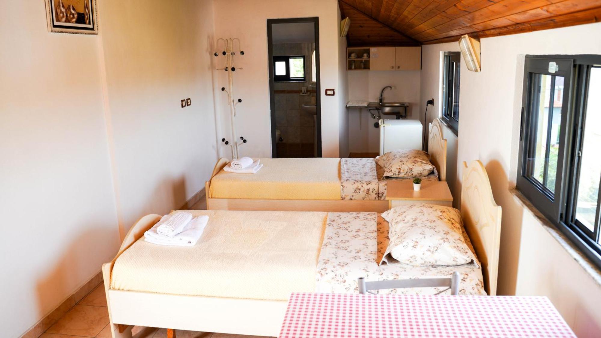 Vila Aliaj Special Rooftop Room For Two Durres Exterior photo